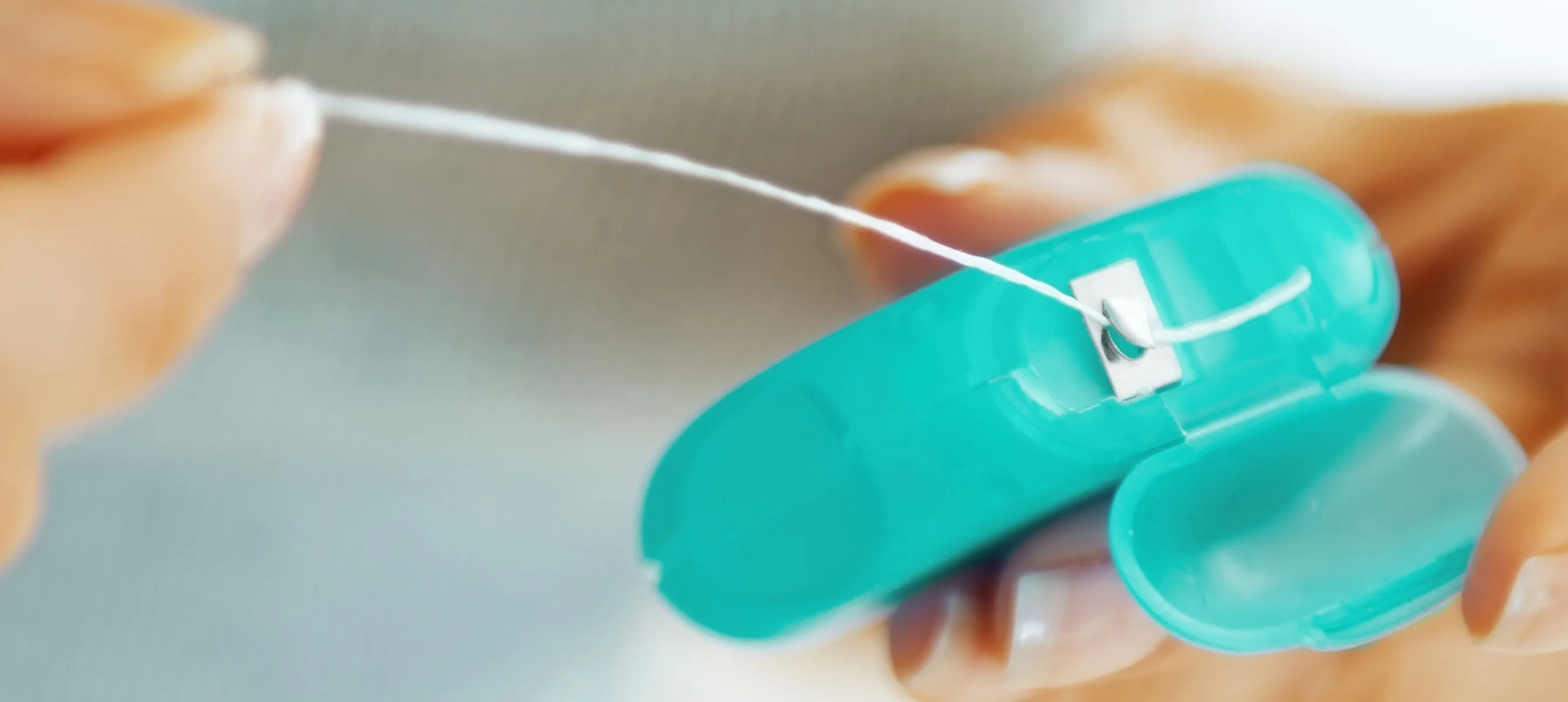 Какие зубные нити существуют и как выбрать лучшую